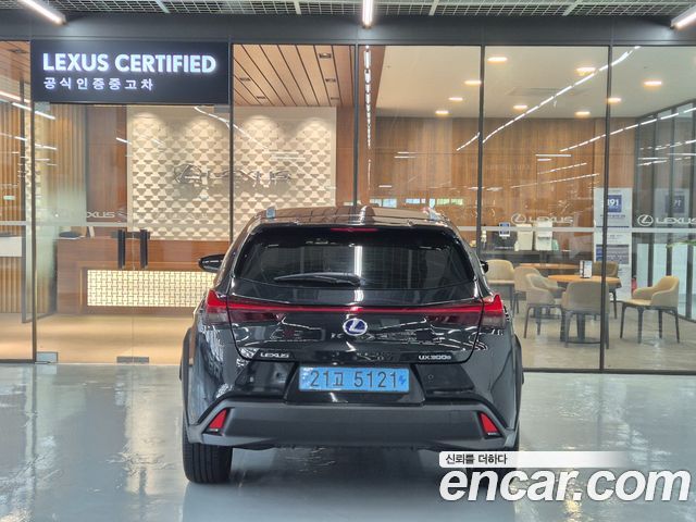 Lexus UX 2WD - фото 3