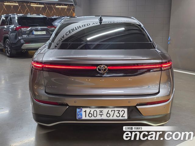 Toyota Crown 2.5 4WD Hybrid - фото 2