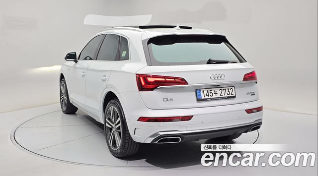 Audi Q5 FY 45 TFSI Quattro Premium - фото 1
