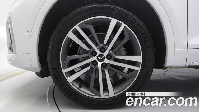 Audi Q5 FY 45 TFSI Quattro Premium - фото 4