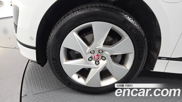 Jaguar I-PACE EV400 SE - фото 4