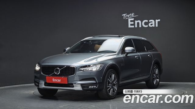 Volvo V90 T5 Pro AWD - фото 0