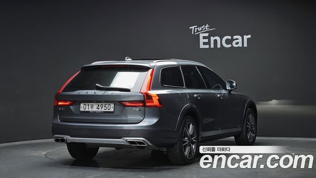 Volvo V90 T5 Pro AWD - фото 1