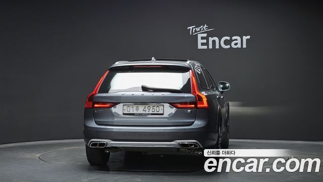 Volvo V90 T5 Pro AWD - фото 3