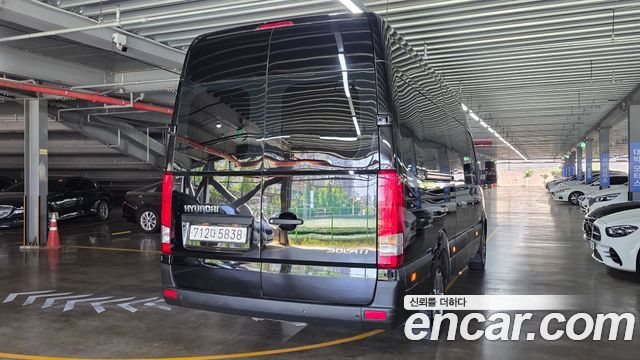 Hyundai Solati 15-seater standard - фото 3