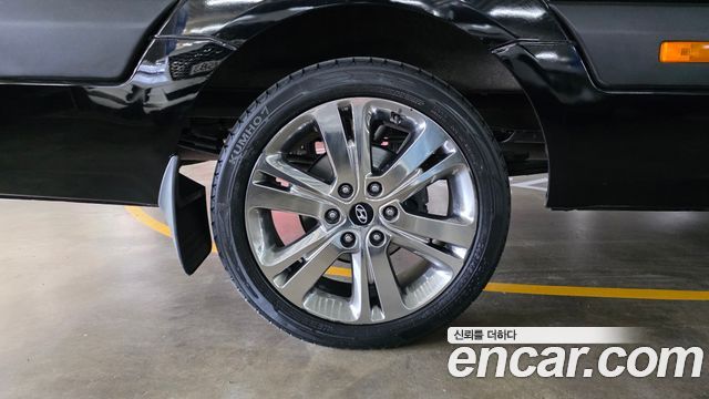 Hyundai Solati 15-seater standard - фото 4