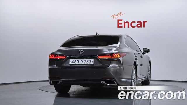 Lexus LS LS500 3.5 Luxury AWD - фото 3