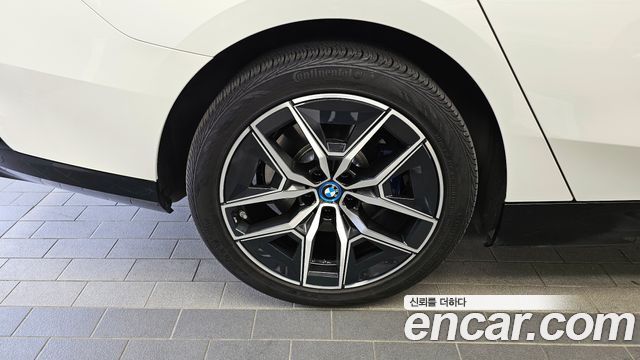 BMW i5 G60 eDrive 40 M Sport - фото 4