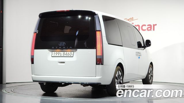Hyundai Staria HEV 1.6 Lounge 7-Seater Inspiration - фото 1