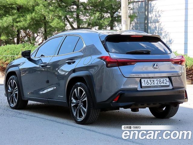 Lexus UX 2.0 AWD - фото 2