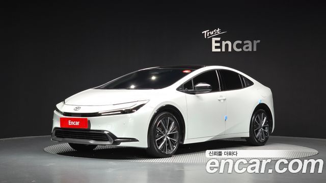 Toyota Prius 5-го поколения 2.0 XLE - фото 0