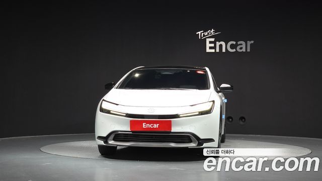 Toyota Prius 5-го поколения 2.0 XLE - фото 2