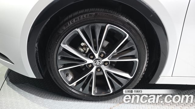 Toyota Prius 5-го поколения 2.0 XLE - фото 4