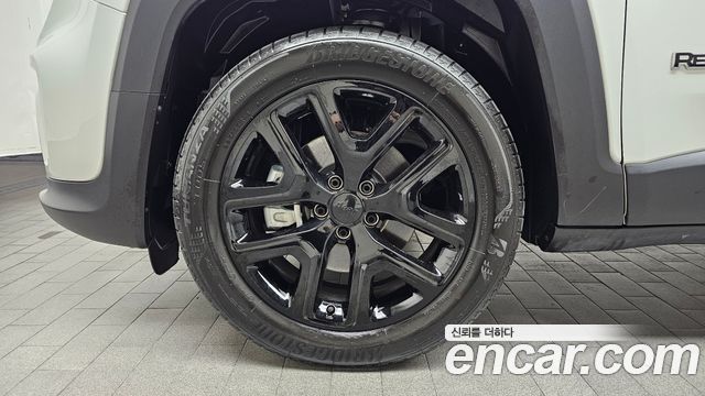 Jeep Renegade 1.3 Limited - фото 4