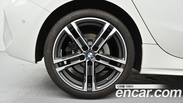 BMW 1-Series F40 120i M Sports - фото 4
