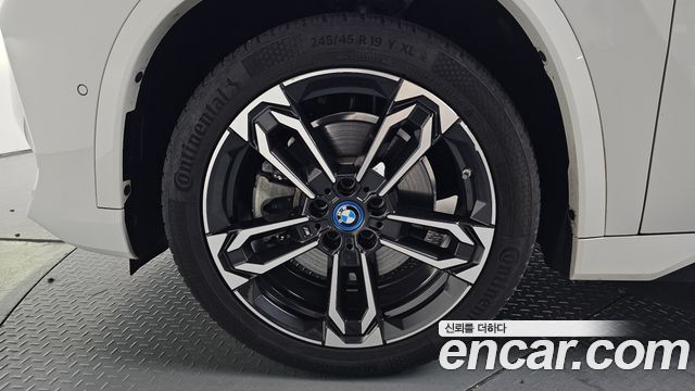 BMW iX1 U11 xDrive 30 M Sport - фото 3