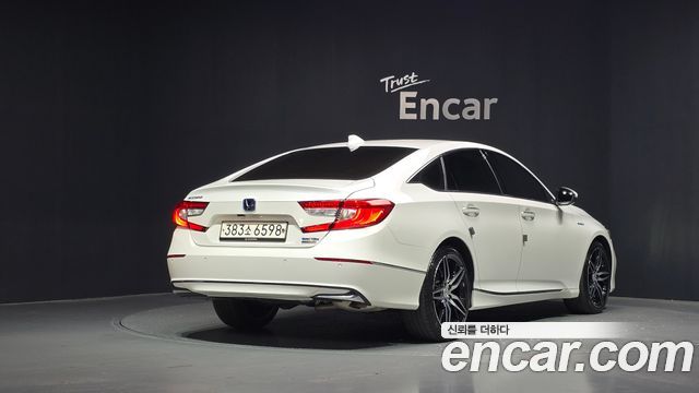 Honda Accord 10-го поколения 2.0 Hybrid Touring - фото 1
