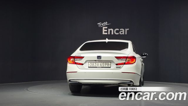 Honda Accord 10-го поколения 2.0 Hybrid Touring - фото 3