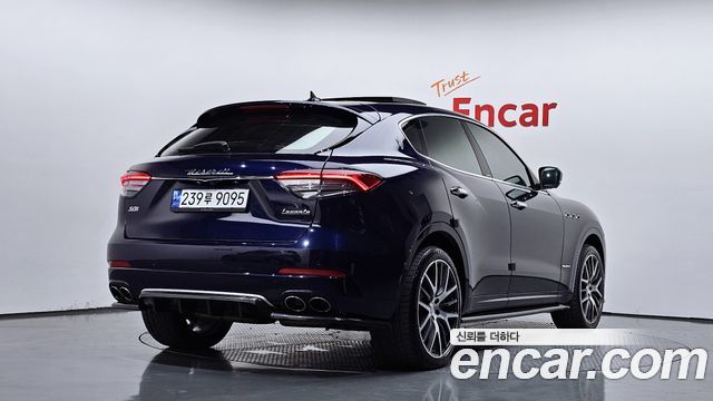 Maserati Levante 3.0 S AWD GranLusso - фото 1