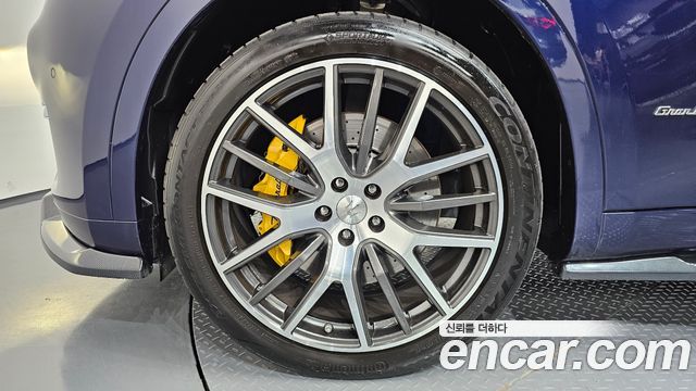 Maserati Levante 3.0 S AWD GranLusso - фото 4