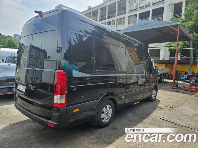 Hyundai Solati 15-seater Luxury - фото 1