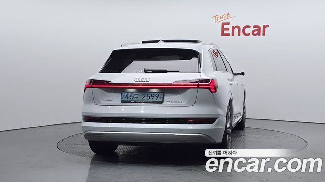 Audi e-tron 55 Quattro - фото 3