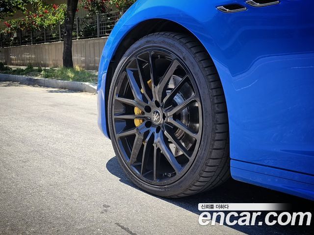 Maserati Ghibli 3.0S Q4 F Tributo 3rd - фото 4