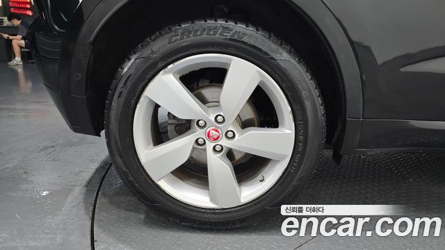 Jaguar E-PACE R250 R-Dynamic SE - фото 4