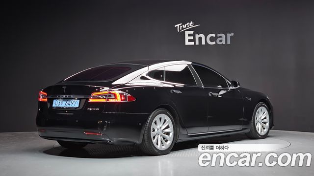 Tesla Model S Long Range - фото 1