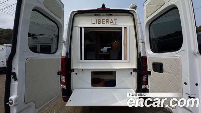 Hyundai Solati 15-seater Luxury - фото 1