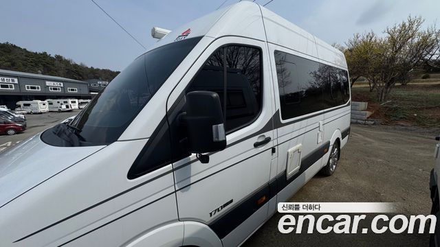 Hyundai Solati 15-seater Luxury - фото 2