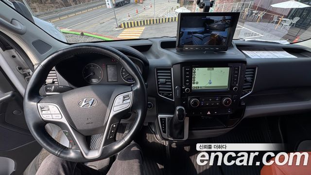 Hyundai Solati 15-seater Luxury - фото 4