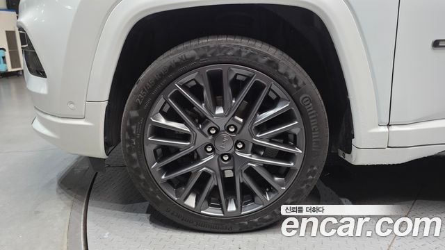 Jeep Compass 2-го поколения S2.4 AWD - фото 4