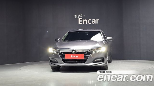 Honda Accord 10-го поколения 2.0 Hybrid EX-L - фото 2