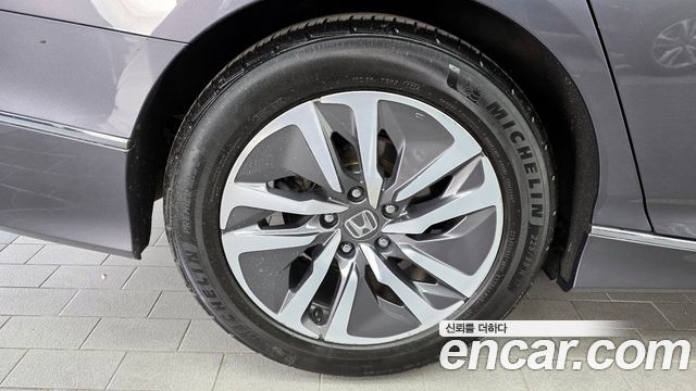 Honda Accord 10-го поколения 2.0 Hybrid EX-L - фото 4