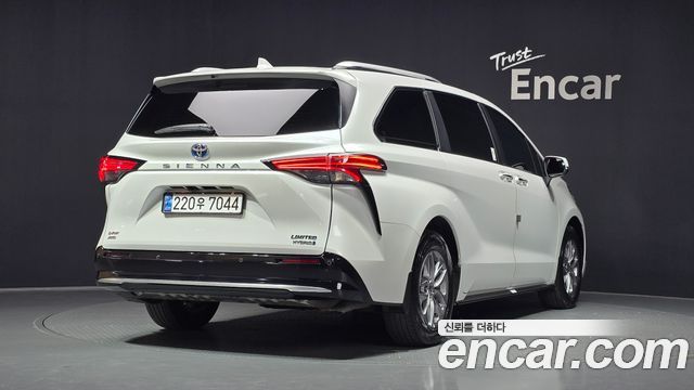Toyota Sienna 4-го поколения 2.5 Hybrid AWD - фото 1