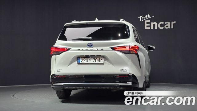 Toyota Sienna 4-го поколения 2.5 Hybrid AWD - фото 3
