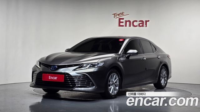 Toyota Camry XV70 2.5 LE Hybrid - фото 0