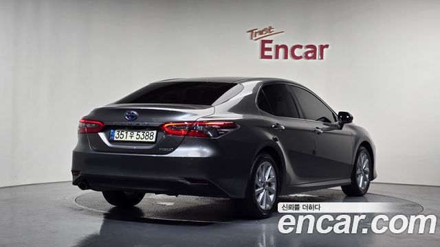 Toyota Camry XV70 2.5 LE Hybrid - фото 1
