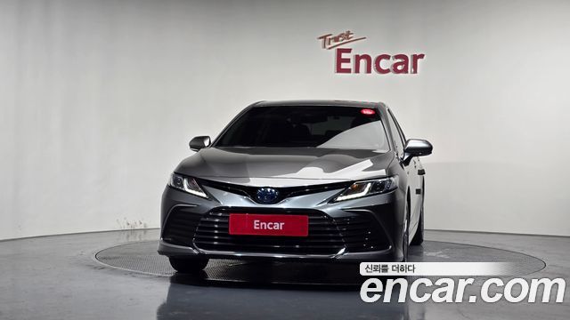 Toyota Camry XV70 2.5 LE Hybrid - фото 2