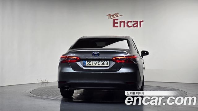 Toyota Camry XV70 2.5 LE Hybrid - фото 3