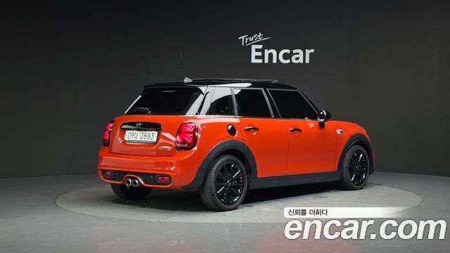 Mini Cooper 5Door Standard 3rd - фото 1