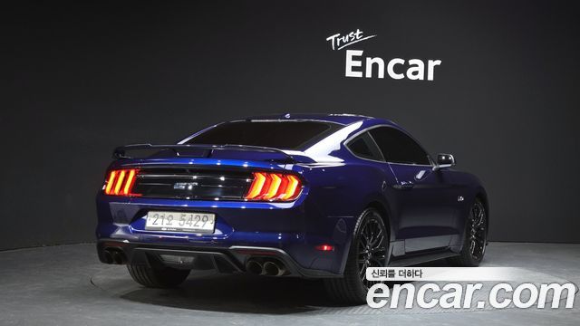 Ford Mustang GT Coupe - фото 1