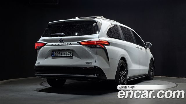 Toyota Sienna 4-го поколения 2.5 Hybrid AWD - фото 1
