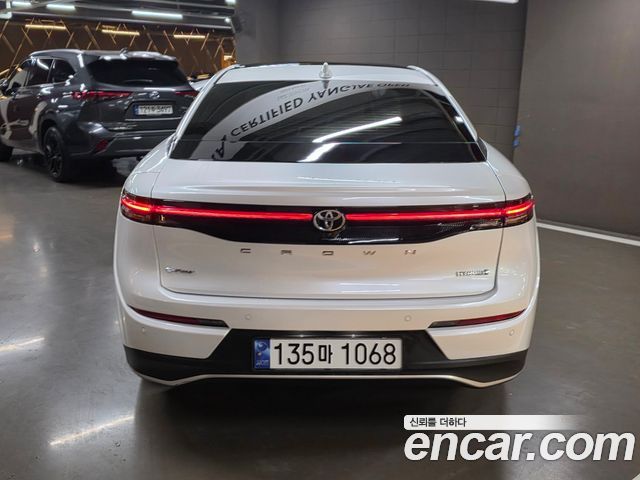 Toyota Crown 2.5 4WD Hybrid - фото 3