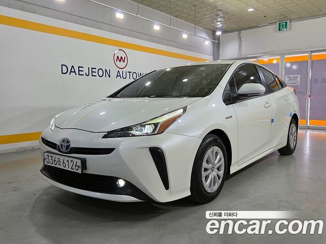 Toyota Prius 4-го поколения 1.8 - фото 0