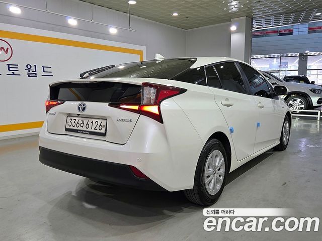 Toyota Prius 4-го поколения 1.8 - фото 2