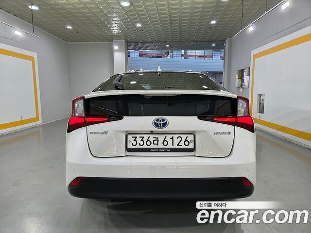 Toyota Prius 4-го поколения 1.8 - фото 3