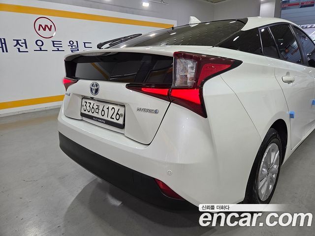 Toyota Prius 4-го поколения 1.8 - фото 4