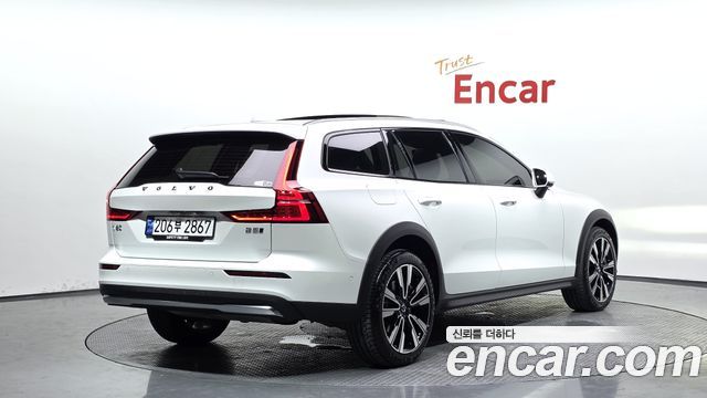 Volvo V60 2-го поколения B5 Ultimate AWD - фото 0